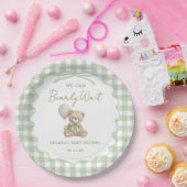 We Can Bearly Wait Green Teddy Bear Baby Shower ペーパープレート (パーティー)