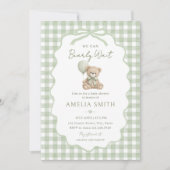 We Can Bearly Wait Green Teddy Bear Baby Shower 招待状 (正面)