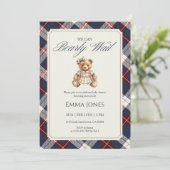 We Can Bearly Wait Navy Plaid Bear Baby Shower 招待状 (スタンド正面)