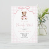 We Can Bearly Wait Pink Teddy Bear Baby Shower 招待状 (スタンド正面)