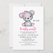 We Can Bearly Wait Pink Teddy Bear Baby Shower 招待状 (正面)