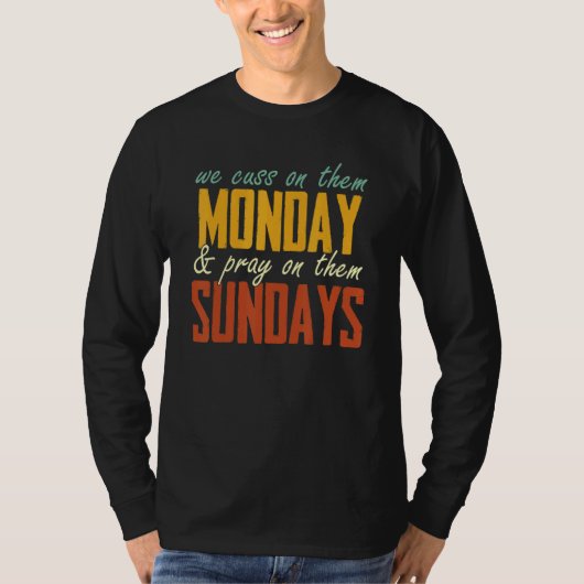 We Cuss On Them Monday & Pray On Them Sundays   Tシャツ (正面)