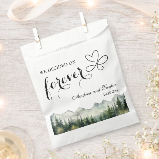 We decided on Forever Elegant Wedding フェイバーバッグ (クリップ留めされた状態)