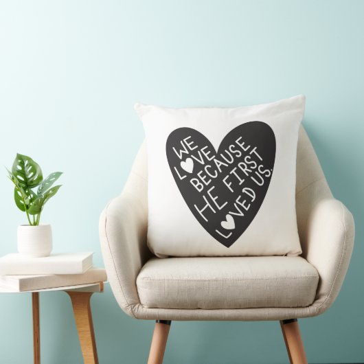 We love because he first loved us クッション (椅子)