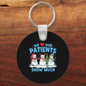 We Love Our Patients Snow Much Funny Snowman Chris キーホルダー (正面)