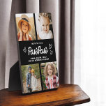 We Love You Pawおじいちゃんフォトコラージュ フォトプラーク<br><div class="desc">The Paw We Love Youハート写真コラージュモダンプラークは祖父への愛を示すパーソナライズされた感動と贈り物である。美しくデザインされたプラークは、ハート型の写真コラージュを備え、家族の写真をレイアウトで追加できお気に入りのるこモダンとができるスタイリッシュ。「We Love You,  PawPaw」というメッセージが目立って表示され、誕生日や父の日などの特別な行事に最適な記念として飾られている。永遠の思い出を生み出して、この一種類のフォトコラージュのプラークとあなたの絆を。</div>