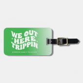 We Out Here Trippin Family Vacation Trip Green ラゲッジタグ (正面横)