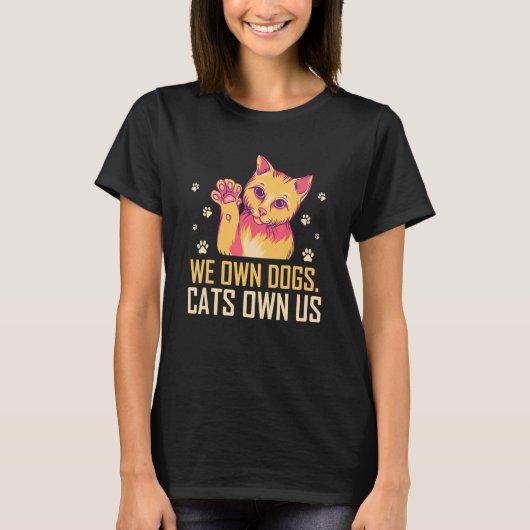 We Own Dogs Cats Own Us Cat Lover Sayings Kitten Q Tシャツ (正面)
