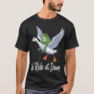 We Ride At Dawn Frog Lovers Funny Adventure Tシャツ