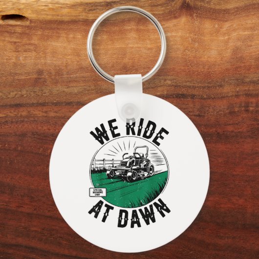 We Ride At Dawn Lawn Mower Zero-turn Funny Dad Mow キーホルダー (正面)