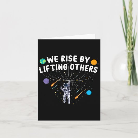 We Rise By Lifting Others Astronaut Sitive Motivat カード (正面)