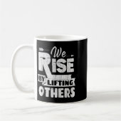 We Rise By Lifting Others Insrational &amp; Motiva コーヒーマグカップ (左)