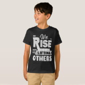 We Rise By Lifting Others Insrational &amp; Motiva Tシャツ (正面フル)