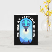 We Rise By Lifting Others Insrational Hot Air Ball カード (黄色い花)