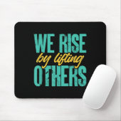 We Rise By Lifting Others Motivation Insration Upl マウスパッド (マウス)