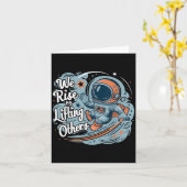 We Rise By Lifting Others Motivational Quote Women カード (黄色い花)