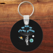 We Rise Motivational Quote - Clic Fit, Short Sleev キーホルダー (正面)