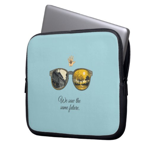 We saw the same future ラップトップスリーブ (正面左)