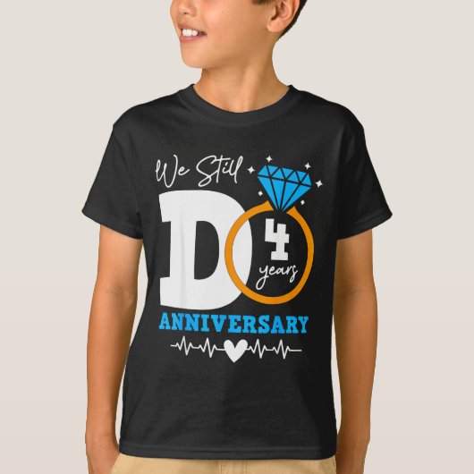 We Still Do 4 Years Funny Couple 4th Wedding Anniv Tシャツ (正面)