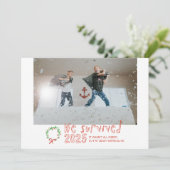 We Survived 2025 Funny Holiday Photo Card シーズンカード (スタンド正面)
