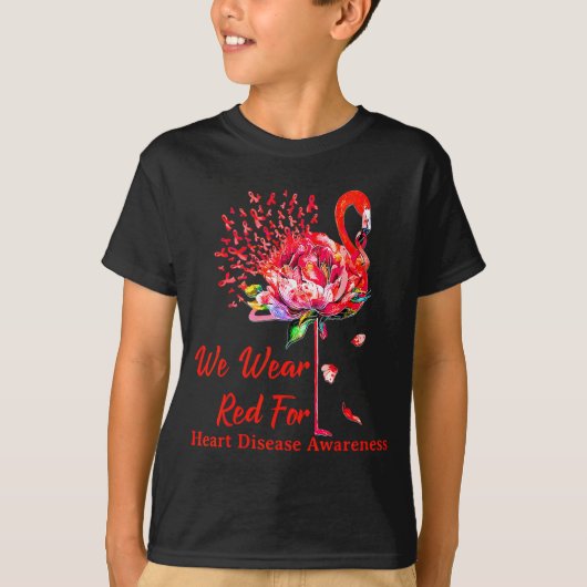 We Wear Red For Heart Disease Awareness Flamingo  Tシャツ (正面)