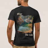 Wear The Calm – 湖の鹿 シーンTシャツ Tシャツ (裏面)