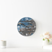 Weathered Blue Wooden Planks Rustic Decor ラウンド壁時計 (ホーム)