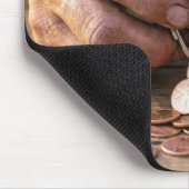 Weathered Hands with Pennies in Coin Purse マウスパッド (コーナー)