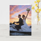 Wedding Bride and Groom on a Jet Ski カード (黄色い花)