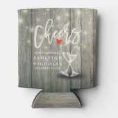 Wedding Champagne Glasses Rustic Wood String Light 缶クーラー (正面)