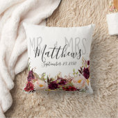 Wedding Keepsakeバーガンディの花の氏および夫人 クッション (ブランケット)