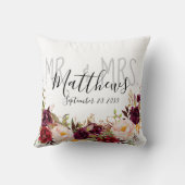 Wedding Keepsakeバーガンディの花の氏および夫人 クッション (裏面)