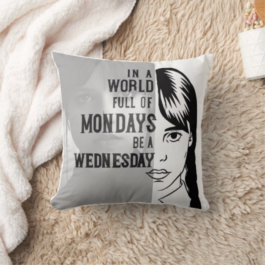 Wednesday - Throw Pillow クッション (ブランケット)