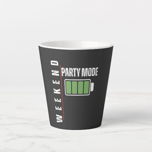 Weekend Mode Party – Full Battery Graphic Design カフェラテマグ (正面)