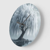 Weeping willow by a pond, black and white ラージ壁時計 (傾斜)