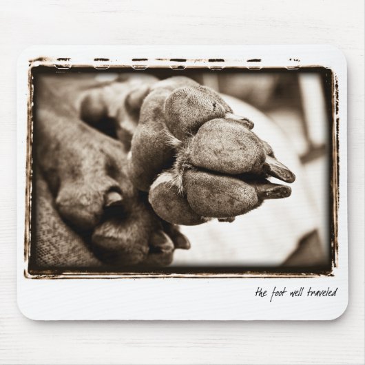 Weimaranerの国家: "旅慣れた"足 マウスパッド (正面)