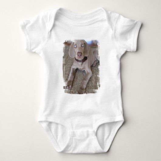 Weimaranerの子犬のベビーのTシャツ ベビーボディスーツ (正面)