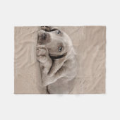 Weimaranerの子犬 フリースブランケット (正面(横))