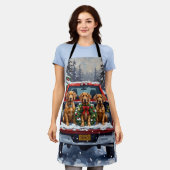 Weimaraner Christmas Red Truck Holiday エプロン (着用した状態)