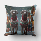 Weimaraner Dogs Christmas Snow Holiday クッション (正面)