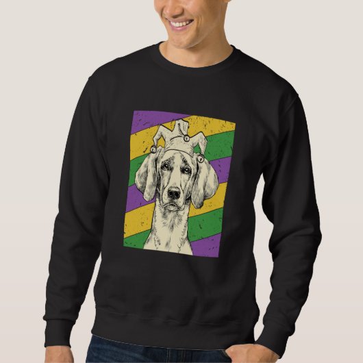 Weimaraner Jester Mardi Gras Dog Mom or Dad スウェットシャツ (正面)
