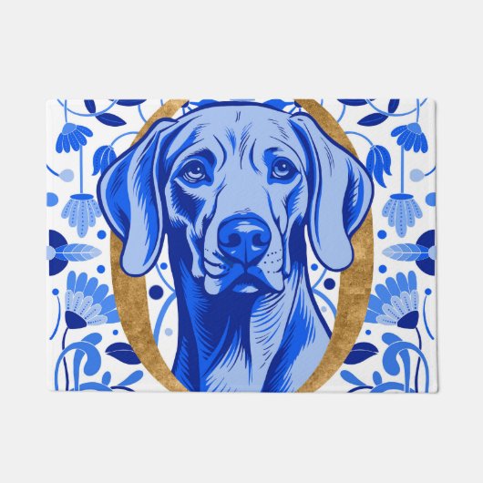 Weimaraner peering thru the letter "O" in Gold ドアマット (正面)