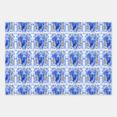 Weimaraner peering thru the letter "O" in Gold ラッピングペーパーシート (正面2)