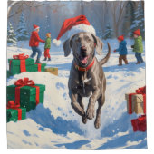 Weimaraner Running in Snow with Christmas Hat シャワーカーテン (正面)