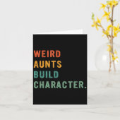 Weird Aunts Build Character Retro Funny Auntie Mot カード (黄色い花)