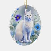 Weiße Katze mit blauen Blumen, Aquarell-Malerei セラミックオーナメント (右)