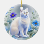 Weiße Katze mit blauen Blumen, Aquarell-Malerei セラミックオーナメント (裏面)