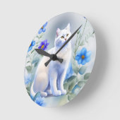Weiße Katze mit blauen Blumen, Aquarell-Malerei ラウンド壁時計 (傾斜)
