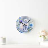 Weiße Katze mit blauen Blumen, Aquarell-Malerei ラウンド壁時計 (ホーム)