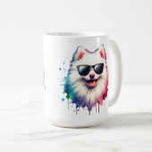 Weißer kleiner Spitz Hund mit Sonnenbrille コーヒーマグカップ (正面右)